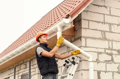 Pose et remplacement de gouttières à Biot